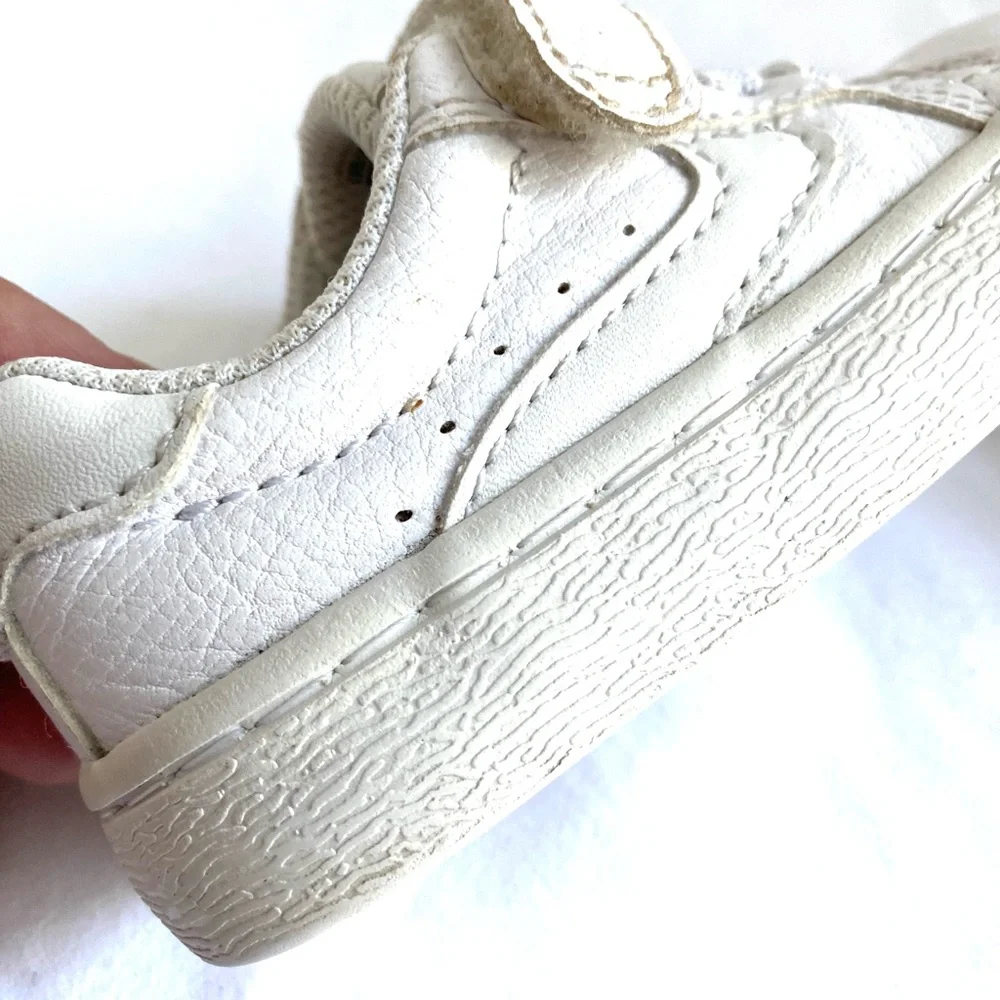 THE CHILDREN’S PLACE Unisex -Child and Toddler Uniform Low Top Sneakers Size 5